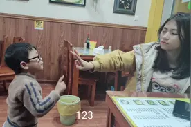 福建开学又延期！老婆今天教上小班的儿子学数字，看看成果如何？视频封面