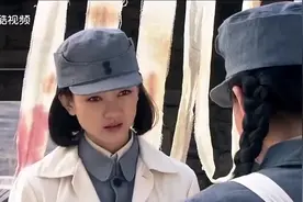 女护士被小伙亲了口脸蛋，还以为要怀孕了，险些把小伙害枪毙了！视频封面