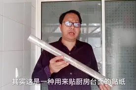 厨房台面旧了可咋办？不用更换只要粘上这种贴纸，瞬间旧貌换新颜