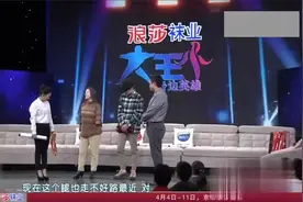 无臂女子用脚洗衣1岁儿子帮妈妈穿衣服、梳头，感动主持人，厉害