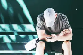 科学证明：玩手机能使人感到焦虑，并且还是一种无形的压力视频封面