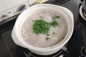 隔夜便便排不出,便便粘马桶,来一碗芭蕉粥,促进肠胃蠕动,肚子也瘦视频封面