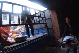 书本的价格为什么一直没有纸板贵？书本老板给出了答案！