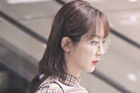 杨紫为啥不喜欢戴眼镜？当看到她戴眼镜后，才知道什么叫御姐范儿