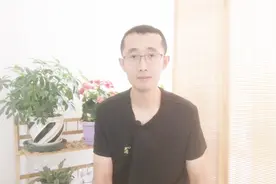 盆土表面出现白霜，花友要及时处理，下一步很可能僵苗视频封面