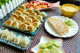 秦皇岛小学生又开始放假啦!妈妈早餐做的素馅煎饺，苦荞小米粥视频封面