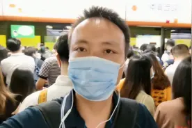 实拍广州地铁3号线，高峰期帅哥美女挤地铁，比春运还要拥挤视频封面