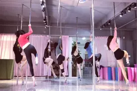 当你忍受了别人不能忍受的忍受才能享受别人不能享受的享受💃