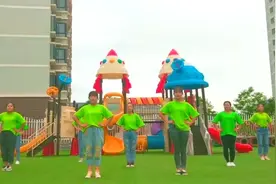 幼儿园老师教孩子跳舞蹈《你笑起来真好看》，一个比一个跳的好！视频封面