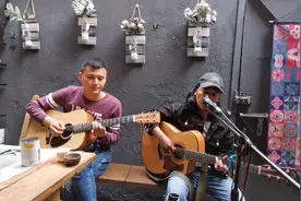 小黑大路合作一首《女儿情》，吉他响起，全是回忆，真好听