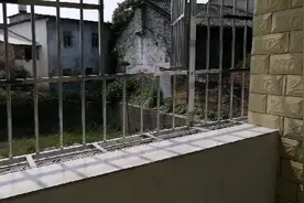 广西农村乡镇上的商品房，三十万，二楼一厅四房，值得买吗视频封面