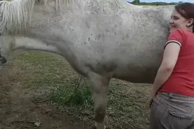 让妈听话的招数，这马不听话都不行