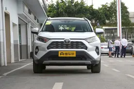 RAV4荣放：颜值高、空间大，油耗为6.4L/100km，适合家用图片
