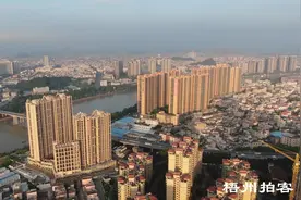 航拍广东中山东凤镇，城建规模比不上小榄和容桂视频封面