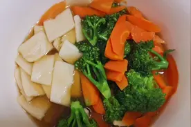 生活大百科之咯吱汤，面粉新吃法，一揉二擀三切，三步就学会