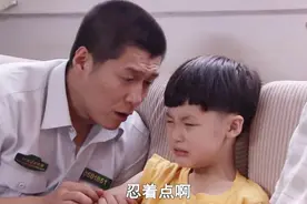 儿子挨了妈妈的打，爸爸开导孩子：君子报仇十年不晚，太逗了