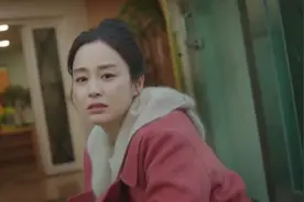 韩剧妈妈：金泰熙又来幼儿园看女儿，母女第一次拥抱好感动视频封面