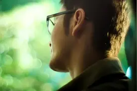 撒娇女人最好命：黄晓明大巴车上艳遇撒娇软妹，处处是惊喜视频封面