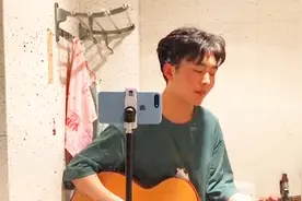 周传雄一首《黄昏》曾经唱哭多少8090后，歌词句句扎心，很伤感视频封面