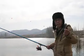 冬季用筏竿串钩，钓鲫鱼的几种技巧方法，分享给你视频封面