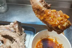 排骨清水煮煮超好吃，重点是排骨的加工蘸料的调制，我来告诉你吧视频封面
