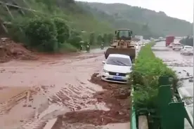 成都至简阳方向道路发生山洪 已实行交通管制视频封面