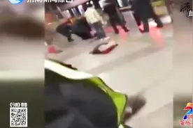 上海地铁女子跳轨，夹在地铁门之间血迹斑斑，120到场后宣布死亡视频封面