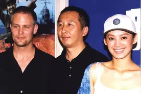 宁静21岁儿子近照曝光，牛仔装扮帅气利落，网友戏称儿子最成功视频封面