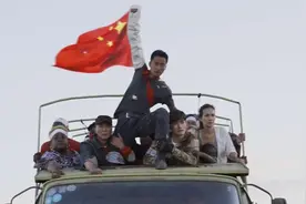 中国国旗就是通行证，交战区看到自动停火视频封面