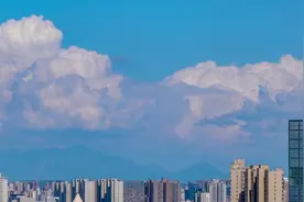 大西安东方，骊山之巅的云彩