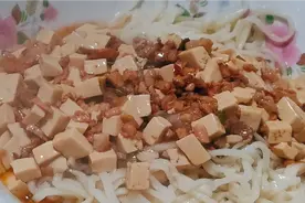 豆腐炸酱拌面做法，豆腐滑嫩，肉沫酥香，浇在面条上简直太好吃了