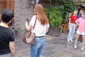 游玩宽窄巷子看成都美女视频封面