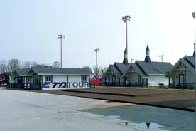 月亮岛位于长沙的望城区，因外形像月亮而得名，石长线从岛上穿过视频封面