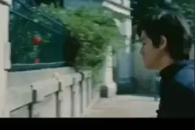牌子写着华人与狗不得进入，看李小龙如何出这口恶气，真解气视频封面