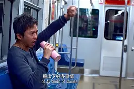 美女问小伙爱情是什么，小伙的回答太经典了，美女直接晕了