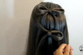 最近超火的一款时尚蝴蝶结背影造型，大圆脸女孩扎上，更显女神范