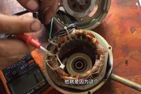风扇没用多久就坏了，拆开修理，原来是线圈上的小零件不通电