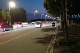 红旗西路夹河大桥往福山方向大桥封闭，导致附近交通接近瘫痪。