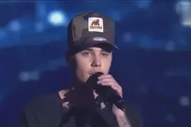 经典好听的英文歌，《Love Yourself》(爱你自己) 现场版中英字幕