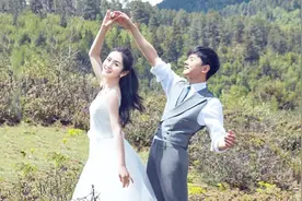 谢娜分享女儿日常，张杰一敲鼓，两姐妹就去找爸爸了！视频封面