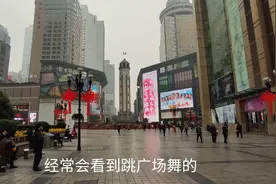 重庆最热闹的地方：解放碑步行街，和成都春熙路步行街哪个更繁华视频封面