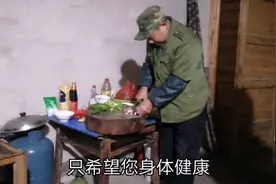 梅梅背着丈夫拿钱给继父过年，父亲做了什么，女婿直言不好意思！