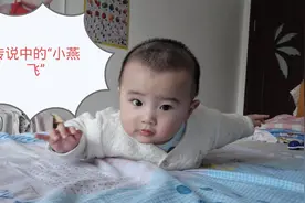 当宝宝5个月大时，这是他现在最喜欢做的运动，我们称作小燕飞