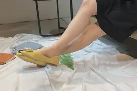 非常百搭的一款粗跟小单鞋，浅口设计完美拉长了小腿线条视频封面