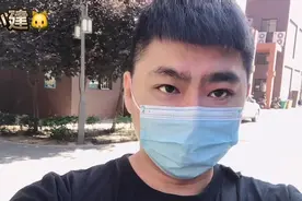 星期六的宠物市场人真多，两个月的布偶猫竟然连疫苗和驱虫都没有