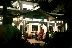 广西柳州争创全国最大森林公园城市，让民生们夜生活丰富多彩！视频封面