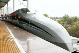 中国再刷新高铁速度！新高铁时速达605公里，广州去北京只需4小时视频封面