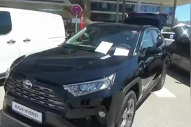 一箱油跑1800公里的SUV,19款荣放混动版到店,果断放弃途观视频封面