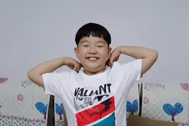 冬天收到粉丝暖心快递，东东试穿直呼有男子汉气势，你觉得有吗视频封面
