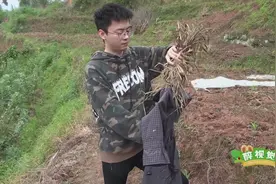 小伙用废旧衣物制作稻草人，制作方法还挺简单，一起来见识下！视频封面